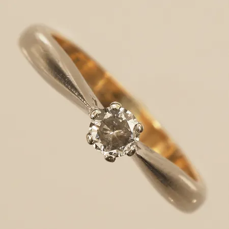 Ring med diamant 0,23ct, stl 16½, bredd 4mm, vitguld, 18K Vikt: 3,6 g