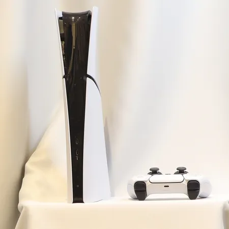  Sony Playstation 5,modell nr CFI-2016, snr E44601LEP11470167, 1 hantkontroll samt HDMI och strömsladd, slitage utan orginallåda Skickas med postpaket.