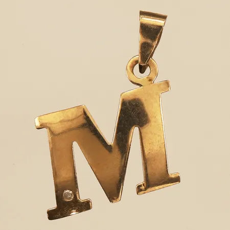 Hänge med diamant 1 x ca 0,005ct, längd ca 17mm, bredd ca 13mm, GHA, 18K  Vikt: 0,4 g