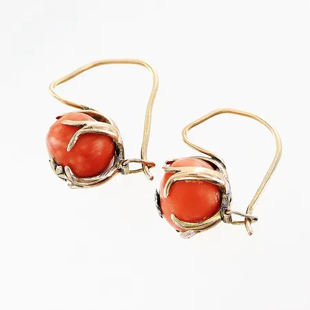 Ett par örhängen med koraller, defekter, 14K, brv: 3,4gram Vikt: 3,4 g