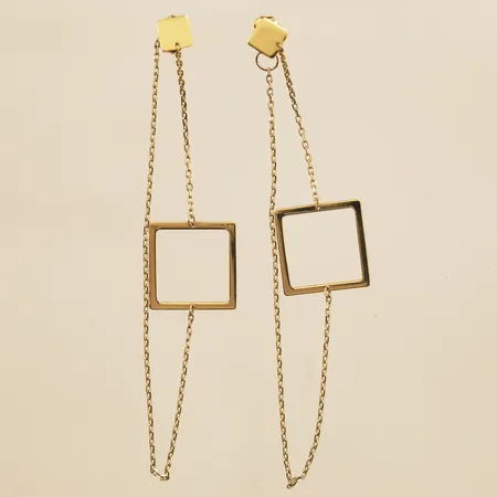 Ett par örhängen, längd ca 75mm, bredd 0,7-14mnm, 14K  Vikt: 2 g