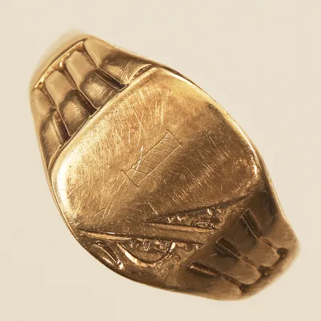 Ring, stl 18¾, bredd 12mm, England, 9K Vikt: 2,6 g
