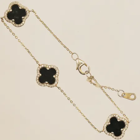 Armband med svarta samt vita stenar, längd 16-18cm, slitna stenar, knutar, förgyllt,  925/1000 silver  Vikt: 2,7 g