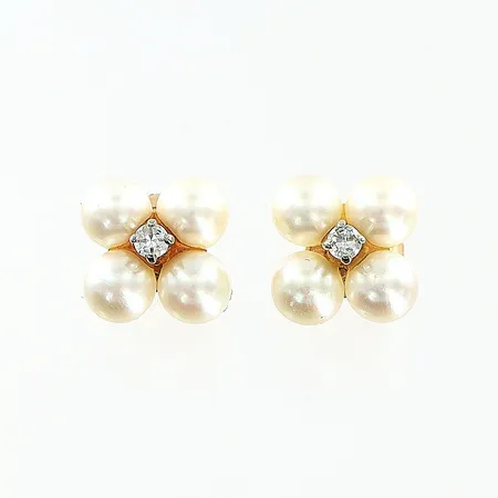 Ett par örhängen med odlade pärlor och vita stenar, 8,5x8,5mm, 18K Vikt: 1,8 g