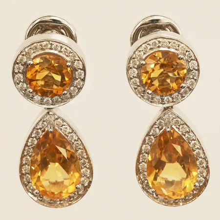 Ett par örhängen, gula stenar, diamanter ca84xca 0,01ct, längd 29mm, bredd 12mm, vitguld, 18K  Vikt: 15,1 g