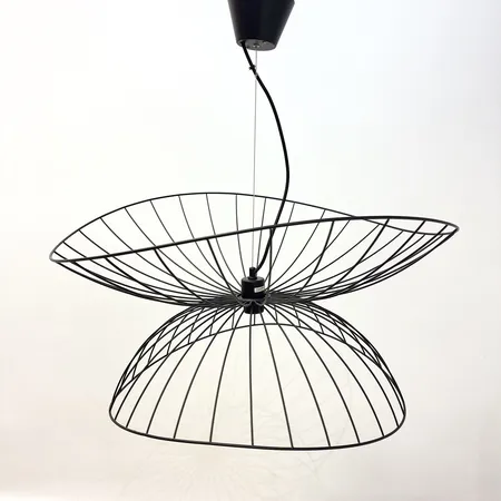  Pendel Ray 70-svart, formgivare Patrick Hall, 70x70x36cm, svart textilkabel Specialfrakt, kontakta pantbankskontoret för mer information.