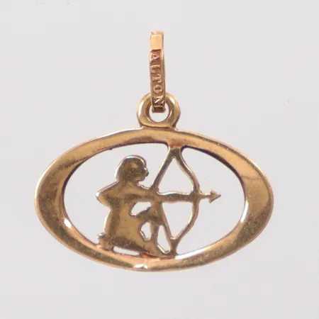 Hänge längd 1,8cm, bredd 2cm, 18K. Vikt: 1,3 g