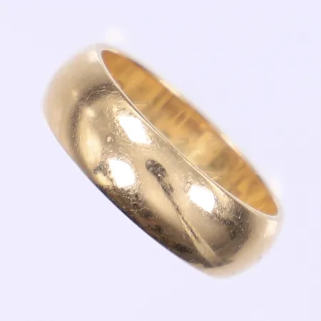 Ring slät stl 16 bredd 6mm gravyr 18K Vikt: 5,6 g