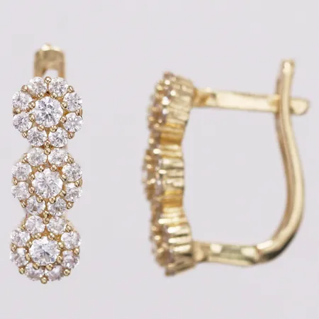 Ett par örhängen vita stenar, 13mm, 14K  Vikt: 2,3 g