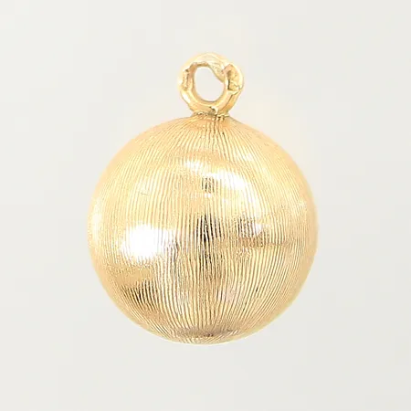 Hänge, kula, matterad yta, Ø14mm, synligt arbete från ihoplödning vid ögla, 18K  Vikt: 2,6 g