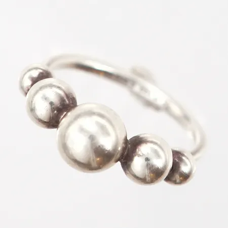 Ring Georg Jensen "Moonlight grapes" designad av Harald Nielsen stl 17¼ (54), bredd: 2-7,5mm, modellnummer: 551 F, silver 925/1000 Vikt: 3,2 g
