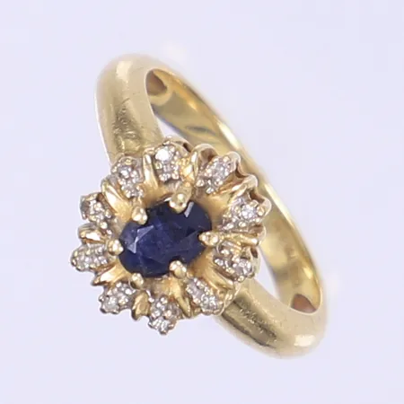 Ring med blå sten och dia 0,05 ctv enl gravyr stl 17 bredd 3-12mm 18K Vikt: 4,3 g