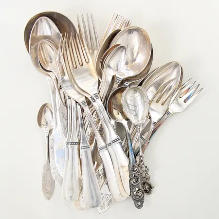 Diverse silverbestick, olika modeller, 3st med gravyr, silver 830/1000 Vikt: 900,5 g