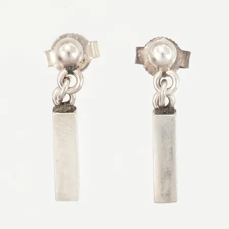 Ett par örhängen med stavar höjd;20mm inklusive silverkula, bredd;3mm, Mattsson & Olsson, Malmö, 1963, 830/1000 Silver Vikt: 2,9 g