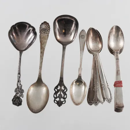 Skedar 14 st silver 830/1000,olika modeller. Vikt: 208 g