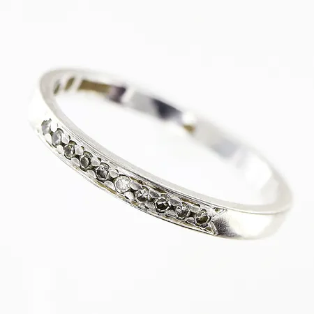 Ring med diamanter stl 19, 10 x ca 0,01ct, slitage, smärre nagg på diamanter, vitguld, 18K Vikt: 2,8 g
