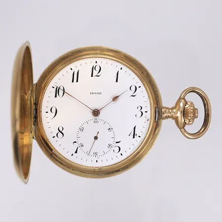 Fickur savonette guld i boett innerboett metall Ø54mm gravyr trasigt glas ej funktionstestad 18K Bruttovikt: 109,4g Vikt: 109,4 g