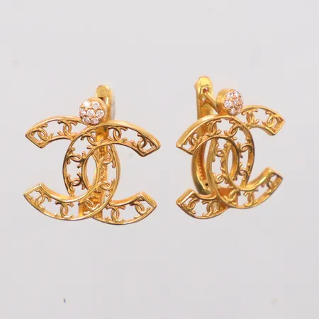 Ett par örhängen, Ø19,2mm, små vita stenar, 21K Vikt: 5,2 g