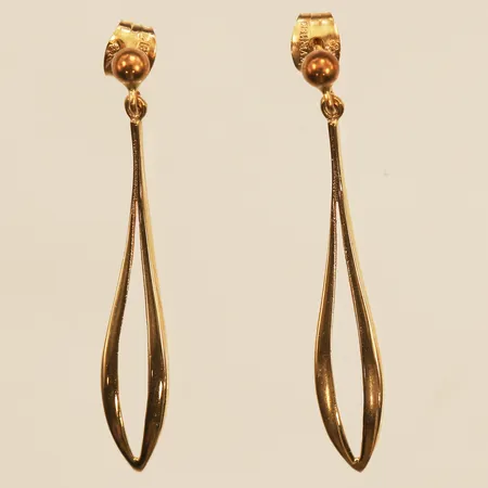 Ett par örhängen, längd 35mm, bredd 6mm, 18K Vikt: 1,5 g