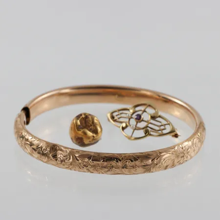 Trasigt guld 14k 14.1 gram + tandguld orensat 3.6 gram. Vikt: 14,1 g