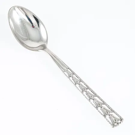 En kaffesked i silver (830/1000) av modellen Viktoria. Längd 110 mm, vikt 9,4g. 