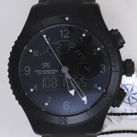 Herrur, Sjöö Sandström, UTC Skydiver Black Night, quartz, analog/digital, stål, no 219, tillverkad för svenska flygvapnet, svart gummilänk, cert 12/12-19, manual, tag, skyddsplast och plombering kvar, nyskick, box, ytterkartong
