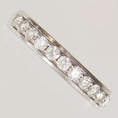 Alliansring diamanter 11x ca 0,04ctv, Ø17, bredd:4mm, Guldfynd, 18K 5,9g.