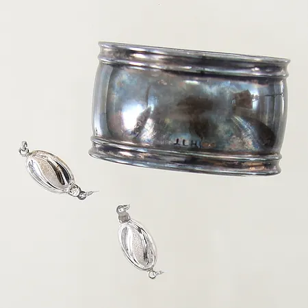 Diverse silverföremål, gravyr, silver 830-925/1000 Vikt: 12,4 g