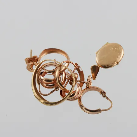 Trasigt guld 18k. Vikt: 5,9 g