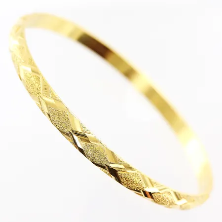 Armring, mönster, Ø70mm, bredd 6mm, ihålig, 21K.  Vikt: 13,9 g