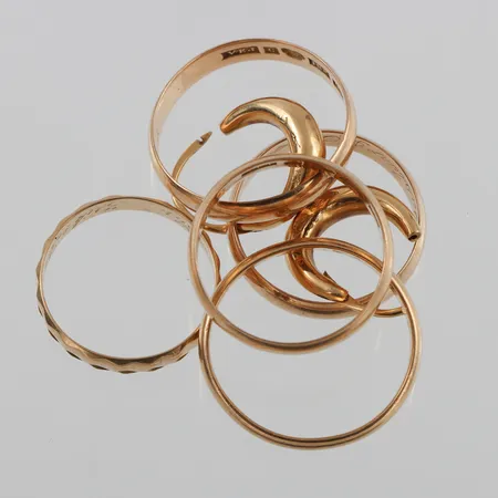 Trasigt guld 18k. Vikt: 22,1 g