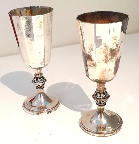 Ett par Snapsglas, höjd ca 11cm, Ø ca4,4cm, formgivare Eric Löfman, MGAB, år 1977 och 1979, 830/1000 Silver. Vikt: 102,3 g