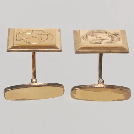 Ett par manschettknappar i förgyllt silver, 17mm, graverade, 830/1000 Silver 13,8g.