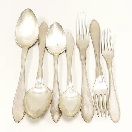 Matbestick Svensk Spets, 3 gafflar, 4 skedar, slitage, gravyr, silver 830/1000.  Vikt: 382,3 g