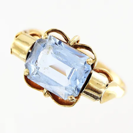 Ring, syntetisk spinell, skev skena, 18K Vikt: 4,1 g