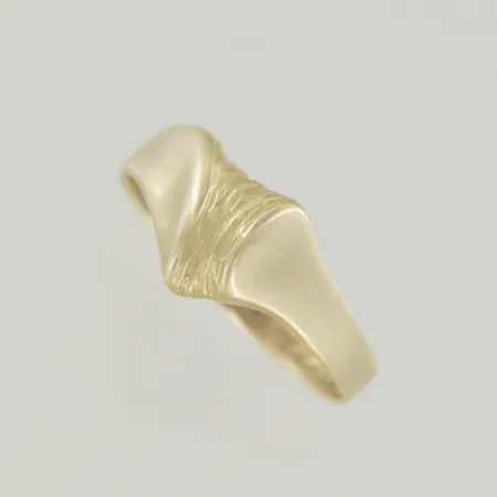 Ring, Ø 19¾ mm, bredd 9 mm, 18K Vikt: 3,4 g