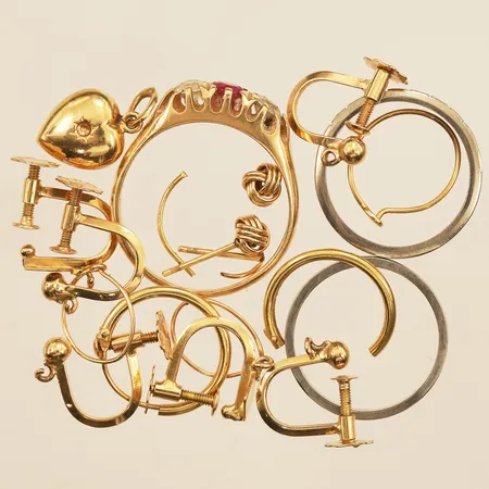 Diverse guld, defekt, gravyr, stenar, 18K Vikt: 16,5 g