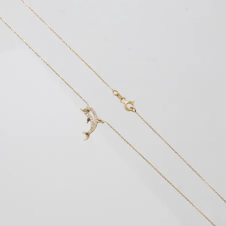 Collier med hänge delfin, stenar, längd ca 42,2mm, bredd 0,5-14mm, slitage på länkar, 14K Vikt: 2 g