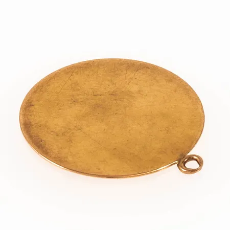 Graverat guld i 18K. Vikt: 1,5g. 