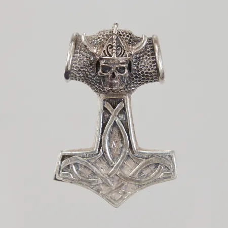 Hänge Torshammare med dödskalle, längd 5,6cm, bredd 3,8cm, ostämplad, silver,  Vikt: 32,1 g
