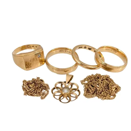 Diverse smycken, 18K guld, slitage, defekter och gravyrer Vikt: 25,9 g