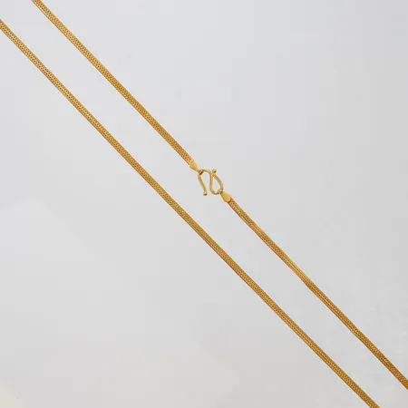 Collier, längd ca 61mm, bredd 2,5mm, bucklig, s-lås, 22K Vikt: 12 g