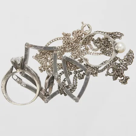 Diverse silver, defekt, syntetiska stenar, imitationspärla, 925/1000 Brutto Vikt: 19,5 g