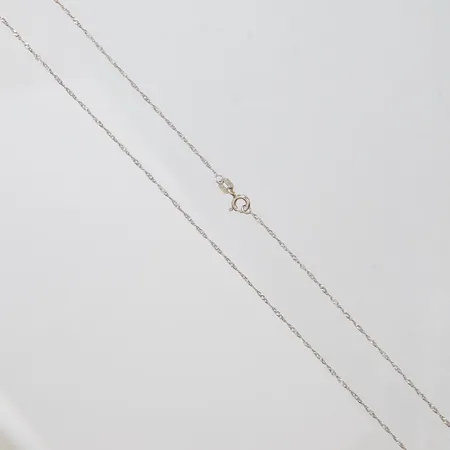 Kedja Singapore, längd ca 45,2cm, bredd 1mm, GHA, vitguld, 18K, bruttovikt: 1,3g.