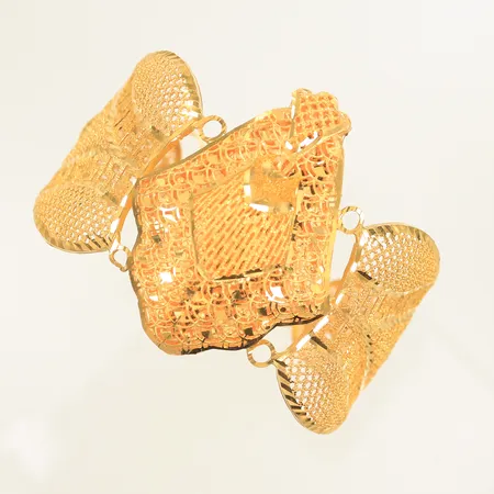 Armring med genombruten dekor, Ø ca 17cm, bredd 4cm, skev, 21K, 20,3g Vikt: 20,3 g