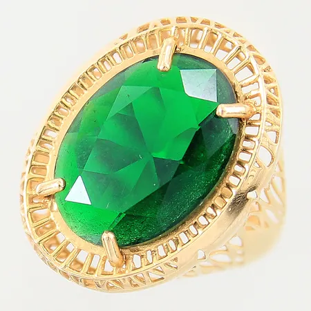 Ring med grön sten, stl 18, bredd 3-25mm, 21K  Vikt: 7,3 g