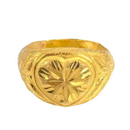 Ring, 23K guld (965/1000), front med dekor i form av Hjärta, Ø 17¼ mm, defekt - bucklig skena Vikt: 3,9 g