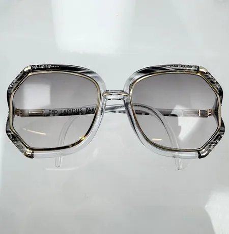 Ett par solglasögon Ted Lapidus Paris