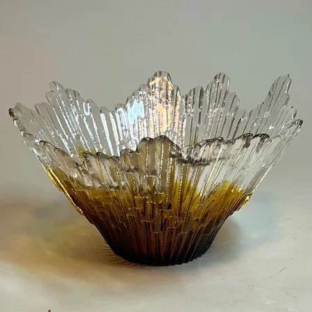 Glasskål Humppila av Tauno Wirkkala, Norrsken höjd 21cm, bruntonad botten Skickas med paket.