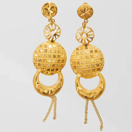 Ett par örhängen, längd ca 76mm, bredd 20mm, buckliga, 21K Vikt: 5,6 g